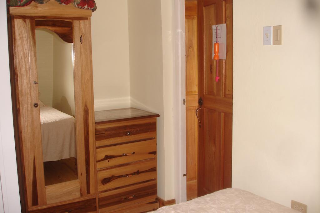 Finjam Cottage Port Antonio Room photo