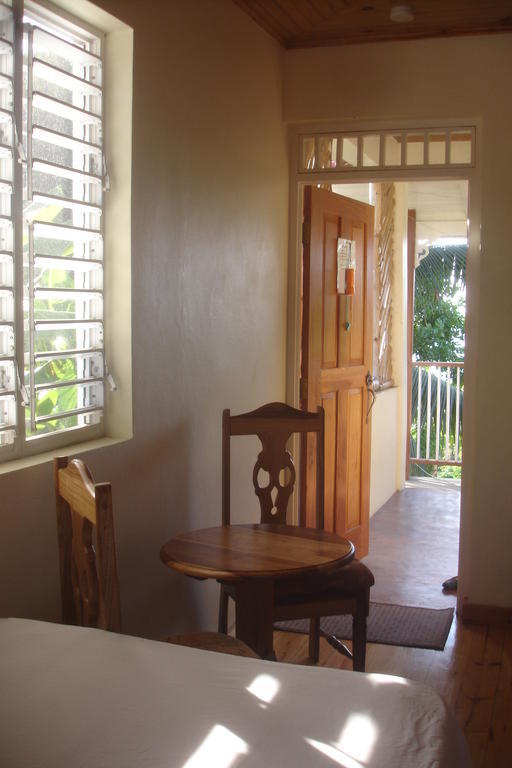 Finjam Cottage Port Antonio Room photo