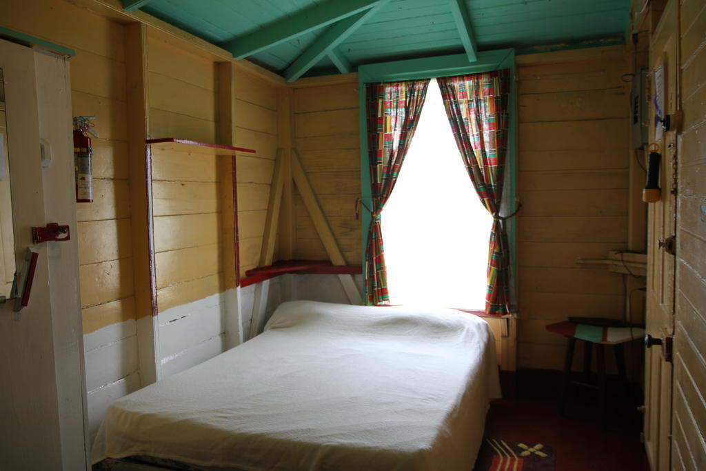 Finjam Cottage Port Antonio Room photo